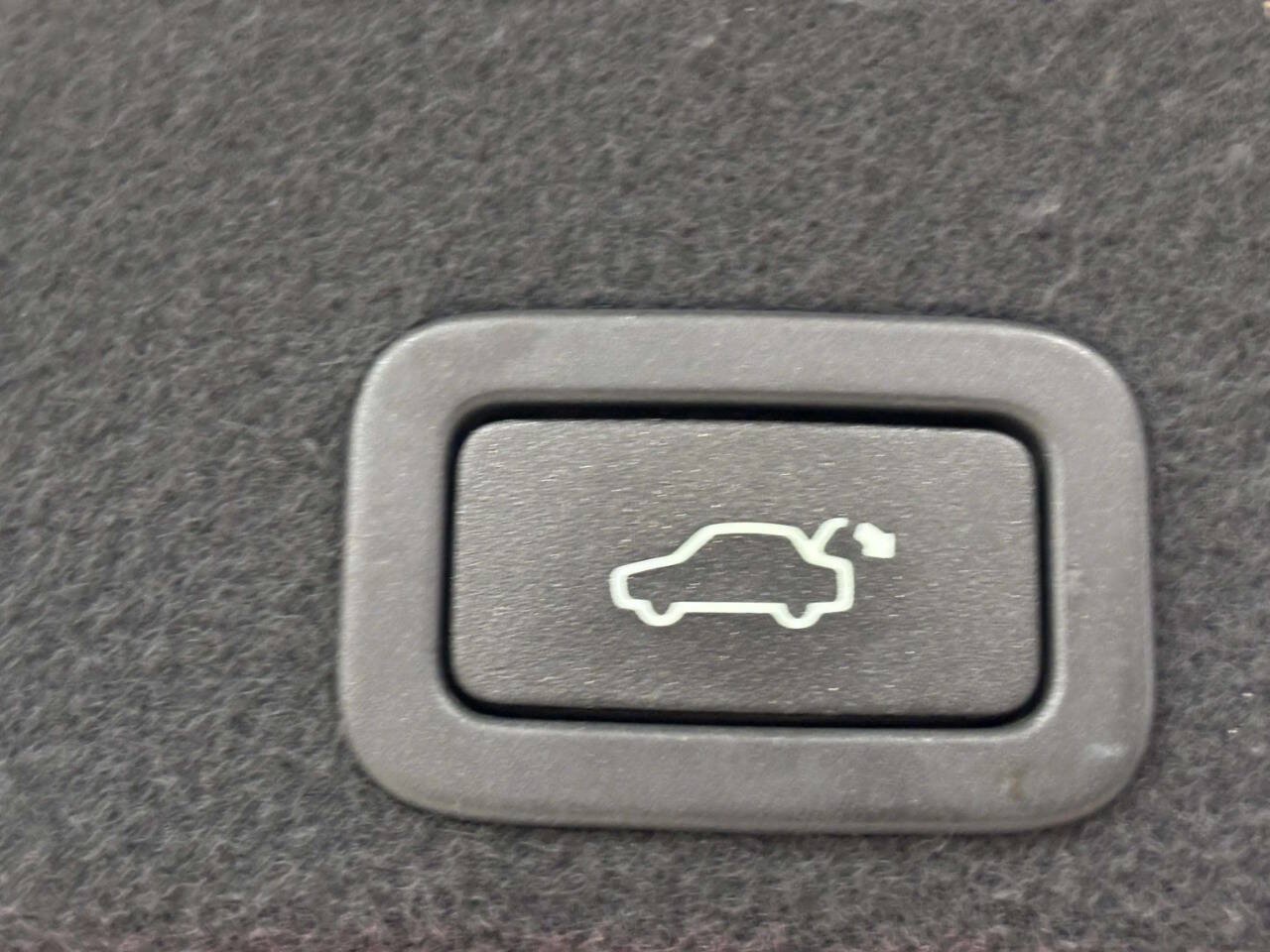 Used 2016 Volvo XC60 T5 Premier w/ Proximity Package FWD image 7