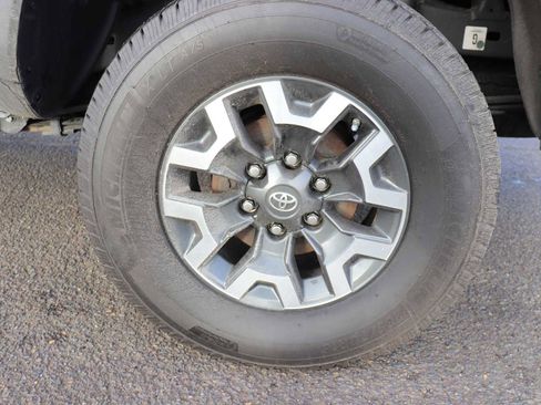 Certified 2019 Toyota Tacoma TRD Off-Road w/ Technology Package image 9