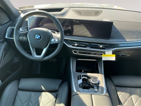 New 2026 BMW X5 xDrive50e image 10