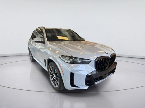 Used 2024 BMW X5 xDrive40i w/ M Sport Package AWD/4WD image 3