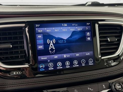 Used 2020 Chrysler Pacifica Limited FWD image 19