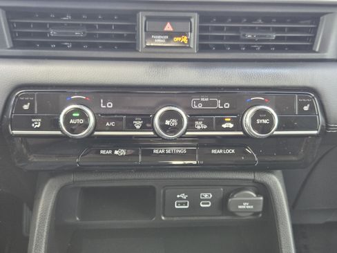 Certified 2025 Honda Pilot Touring image 15