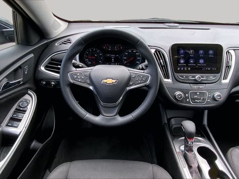 Used 2025 Chevrolet Malibu RS FWD image 6
