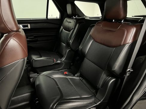 Used 2022 Ford Explorer Platinum w/ Equipment Group 601A image 56