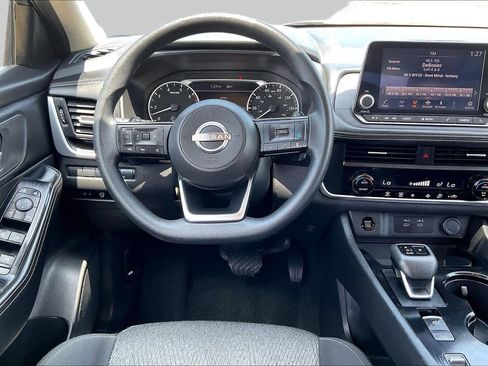 Used 2024 Nissan Rogue SV FWD image 6