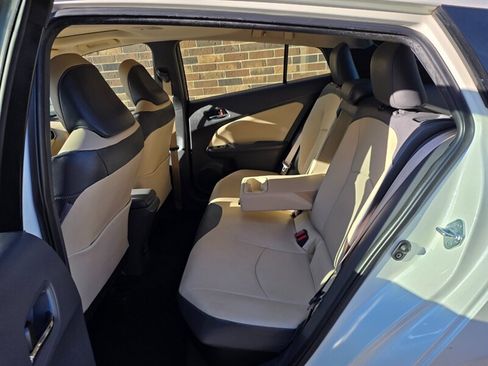 Used 2018 Toyota Prius Four w/ Advanced Technology Package image 24