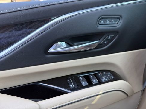 Used 2021 Cadillac Escalade ESV Premium Luxury image 25