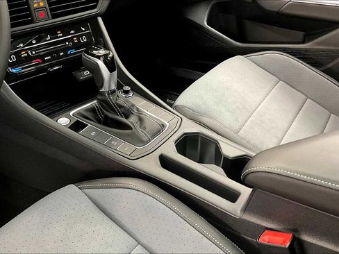 New 2025 Volkswagen Jetta SE image 10