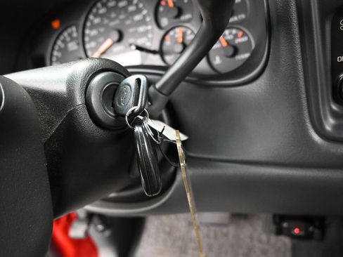 Used 2002 Chevrolet Silverado 1500 LS w/ Off-Road Pkg image 17