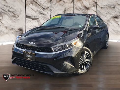 Used 2023 Kia Forte LXS FWD image 3