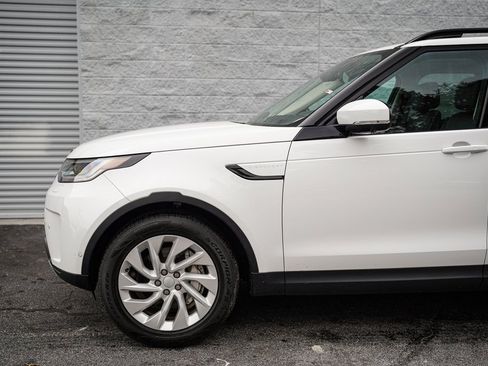 Used 2023 Land Rover Discovery S image 10