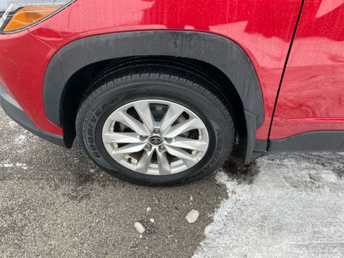 Used 2022 Toyota Corolla Cross LE image 9