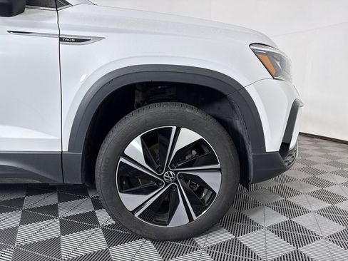 Used 2024 Volkswagen Taos SE w/ Panoramic Sunroof Package image 20