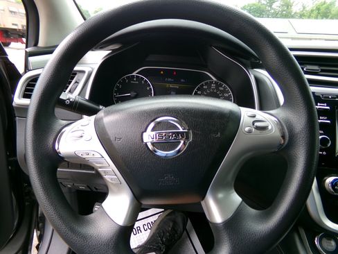 Used 2017 Nissan Murano S image 11