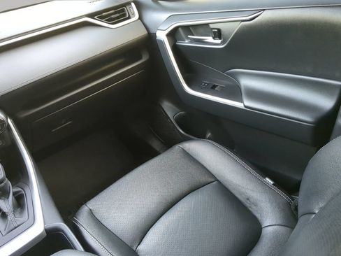 Used 2022 Toyota RAV4 XLE w/ Convenience Package FWD image 53