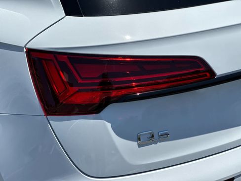 Used 2025 Audi Q5 2.0T Premium w/ Convenience Plus Package AWD/4WD image 28