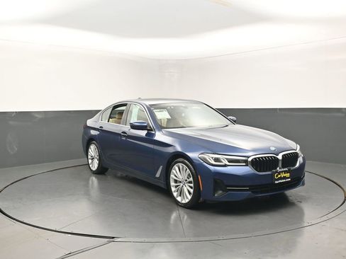 Used 2023 BMW 530i xDrive w/ Convenience Package image 4