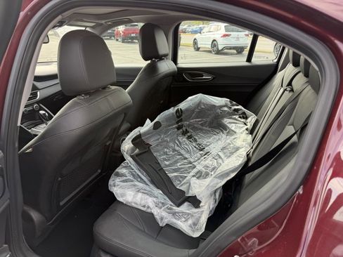 Used 2018 Alfa Romeo Giulia AWD image 4
