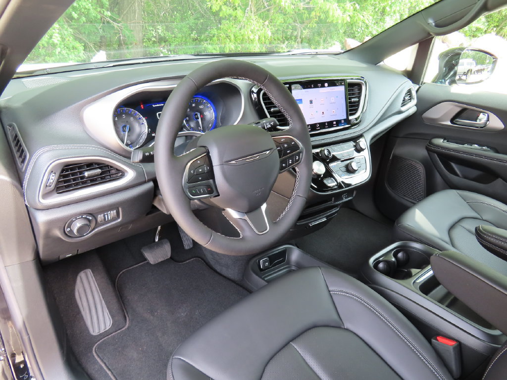 New 2027 Chrysler Pacifica Select FWD image 18