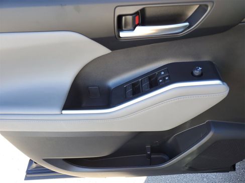 Certified 2023 Toyota Highlander XLE image 21