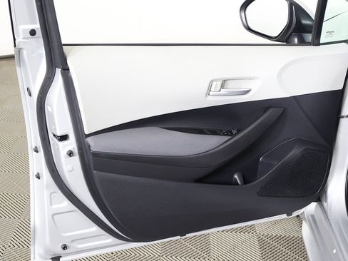 Used 2021 Toyota Corolla LE image 20