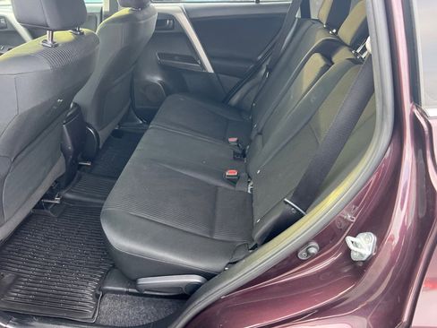 Used 2018 Toyota RAV4 LE image 13
