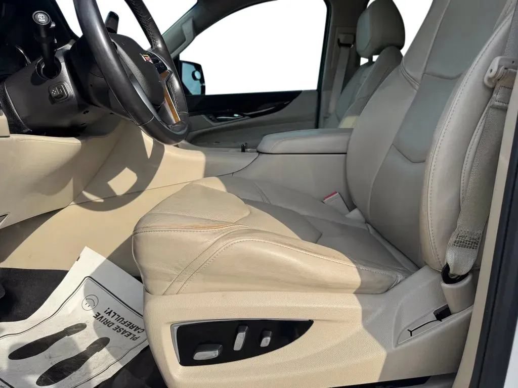 Used 2018 Cadillac Escalade Luxury AWD/4WD image 9