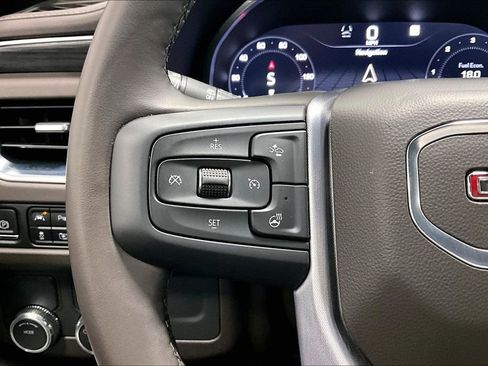 Used 2023 GMC Yukon SLT w/ SLT Luxury Package image 23