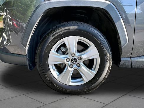 Used 2019 Toyota RAV4 LE AWD/4WD image 11