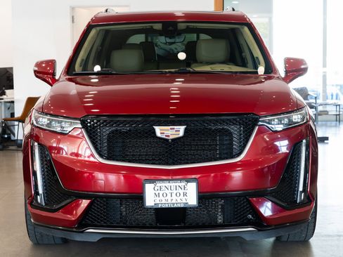 Used 2020 Cadillac XT6 Sport w/ Platinum Package AWD/4WD image 2