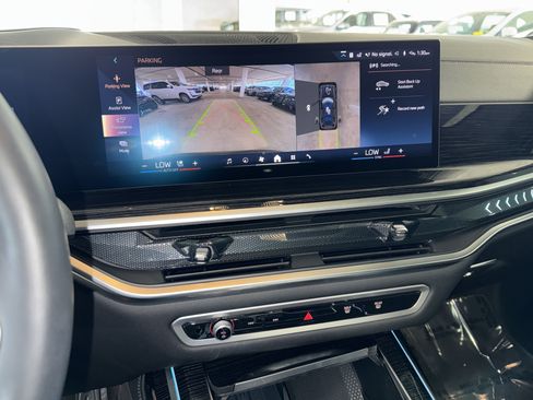 Used 2025 BMW X7 xDrive40i w/ M Sport Package AWD/4WD image 27