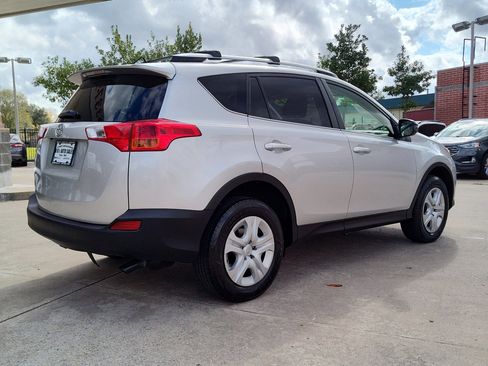 Used 2015 Toyota RAV4 LE image 7
