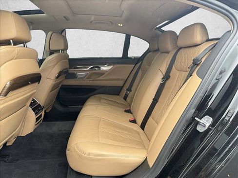 Used 2018 BMW 740e xDrive image 14