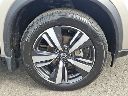 Used 2021 Nissan Rogue SL w/ Premium Package image 8