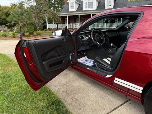 Used 2014 Ford Mustang Shelby GT500 w/ SVT Track Pack image 45