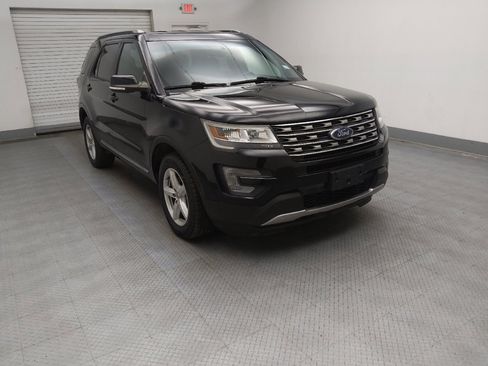 Used 2017 Ford Explorer XLT w/ Equipment Group 202A image 13
