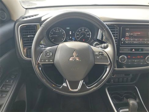 Used 2019 Mitsubishi Outlander SE image 11