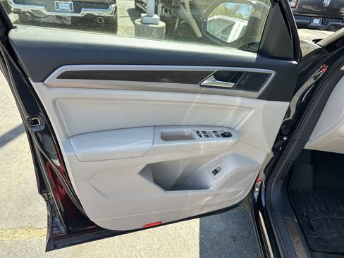 Used 2019 Volkswagen Atlas SEL R-Line image 12