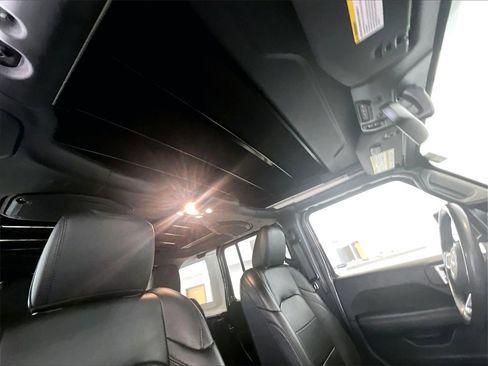 Used 2021 Jeep Wrangler Unlimited Sahara image 22