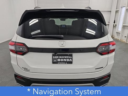 Used 2025 Honda Pilot Touring image 8