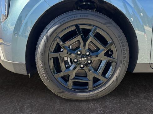 Used 2025 Kia Carnival SX Prestige image 9