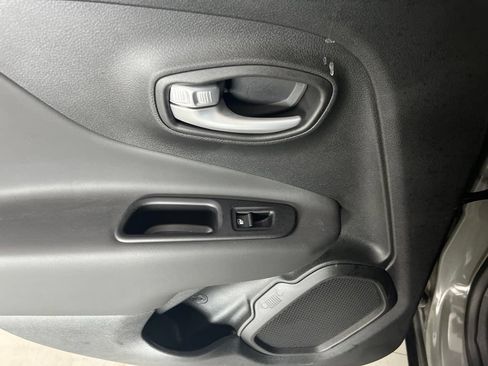 Used 2023 Jeep Renegade Latitude AWD/4WD image 53