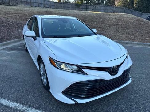 Certified 2019 Toyota Camry LE image 1