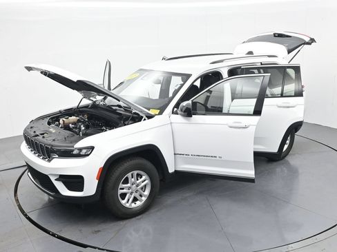 Used 2023 Jeep Grand Cherokee Laredo RWD image 38