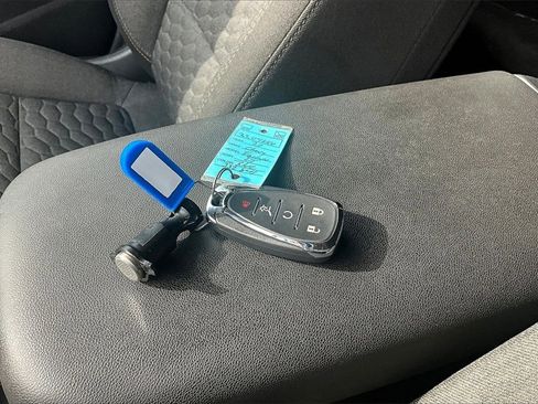 Used 2020 Chevrolet Equinox LT image 10