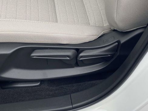 New 2026 Honda HR-V LX image 13