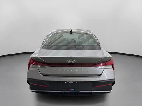 Used 2024 Hyundai Elantra SEL FWD image 8
