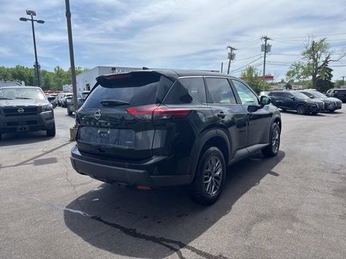 Used 2024 Nissan Rogue S AWD/4WD image 2