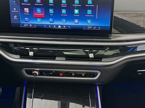 Used 2025 BMW X7 M60i AWD/4WD image 13