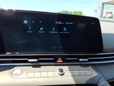 Used 2024 Hyundai Elantra SEL FWD image 17